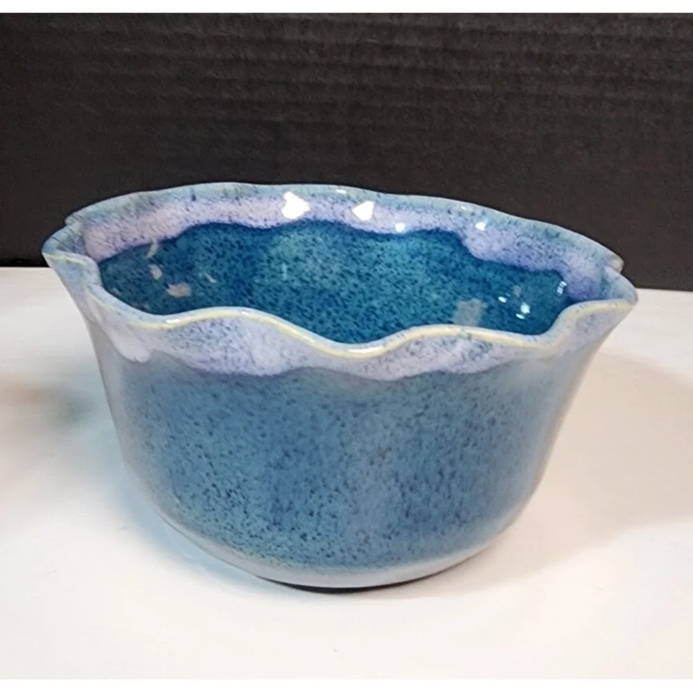 VTG Handcrafted Glazed John Garrou Signed Pottery Bowl Apple Baker Blue‎ Ruffled